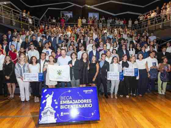Querétaro: Abanderan a beneficiarios de Beca Embajadores Bicentenario 2024 17 Querétaro